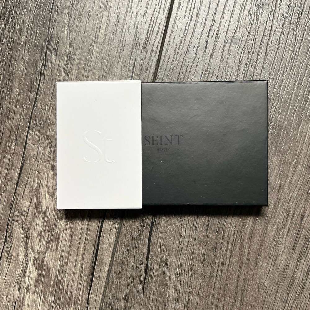 Seint/Maskcara Onyx quad compact